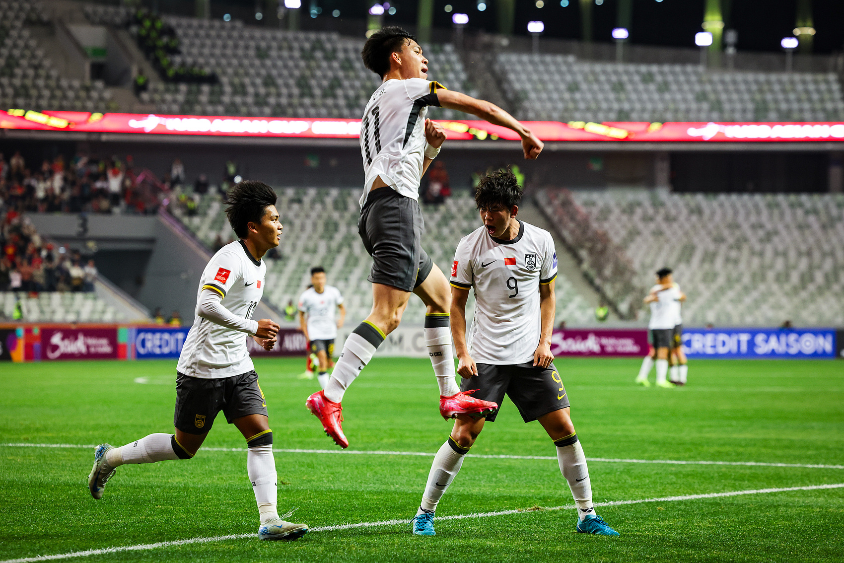  全面壓制！國青半場控球率高達(dá)7成，射門比9-3，造對方3張黃牌