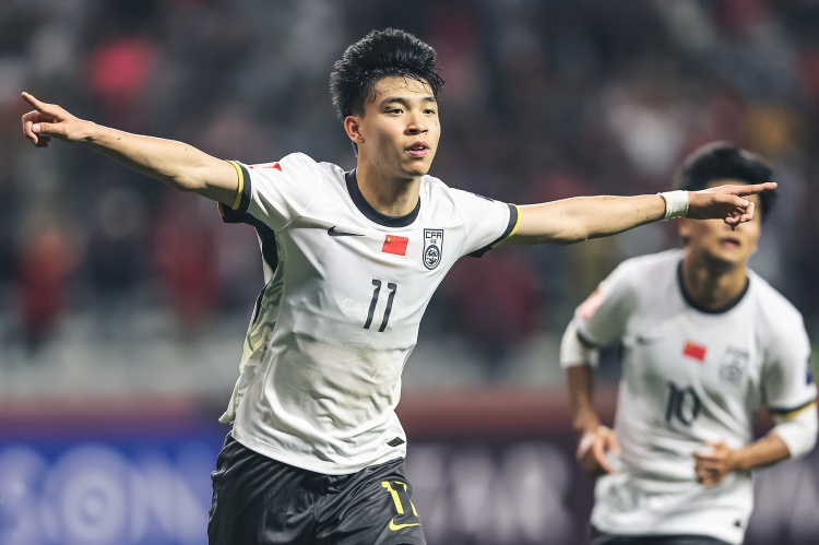  北青體育：18歲“跳級(jí)生”王鈺棟有望進(jìn)入國(guó)足客戰(zhàn)沙特名單！